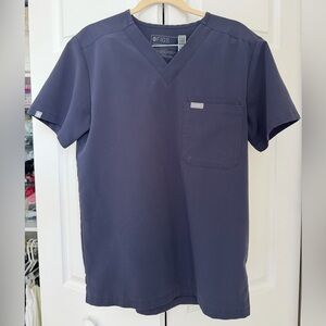 FIGS Men's Faded Navy Blue V-Neck Shirt (XS) and jogger bottom (S)